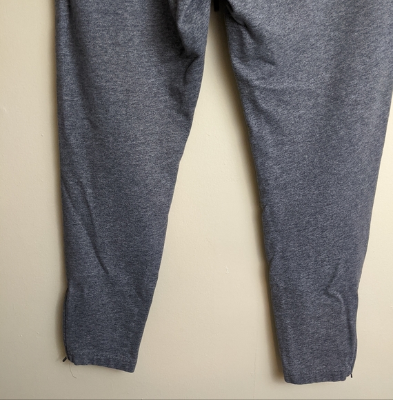Vineyard Vines gray sweatpants w/ zipper pockets - Picture 8 of 9